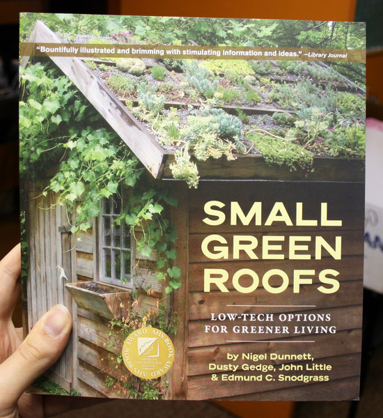 small green roofs by nigel dunnett, dusty gedge, john little, and edmund snodgrass